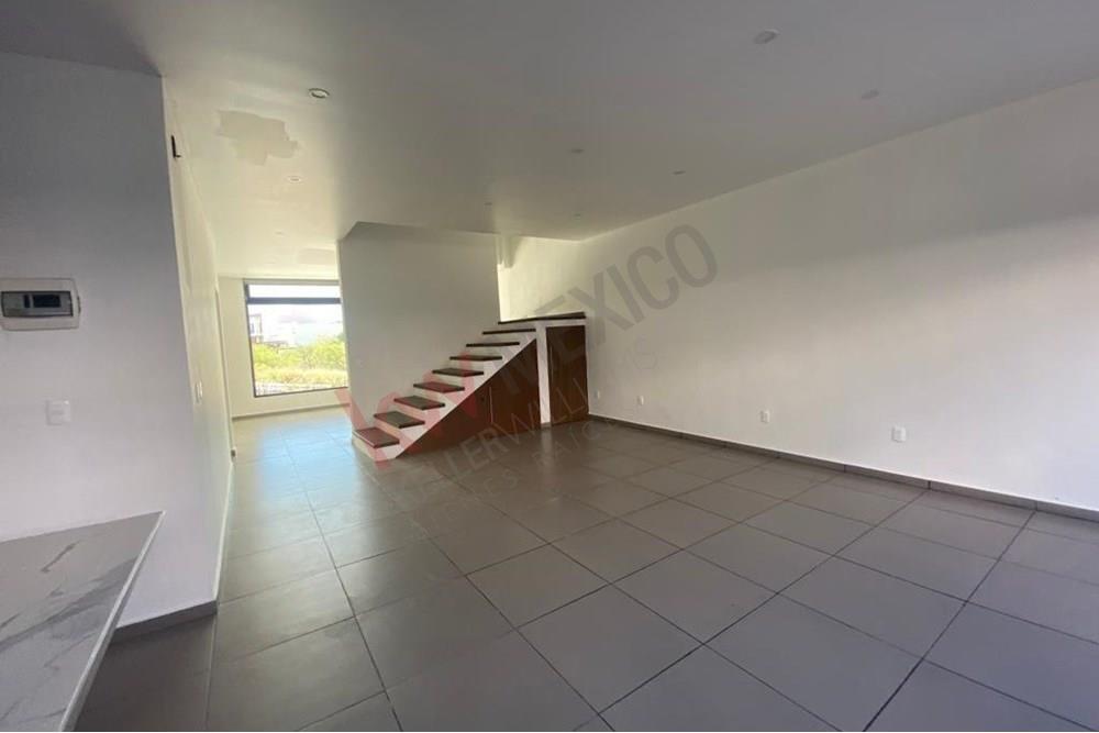 Casa en venta con opcion a 4ta recamara en planta baja, Opuntia, Zibatá.