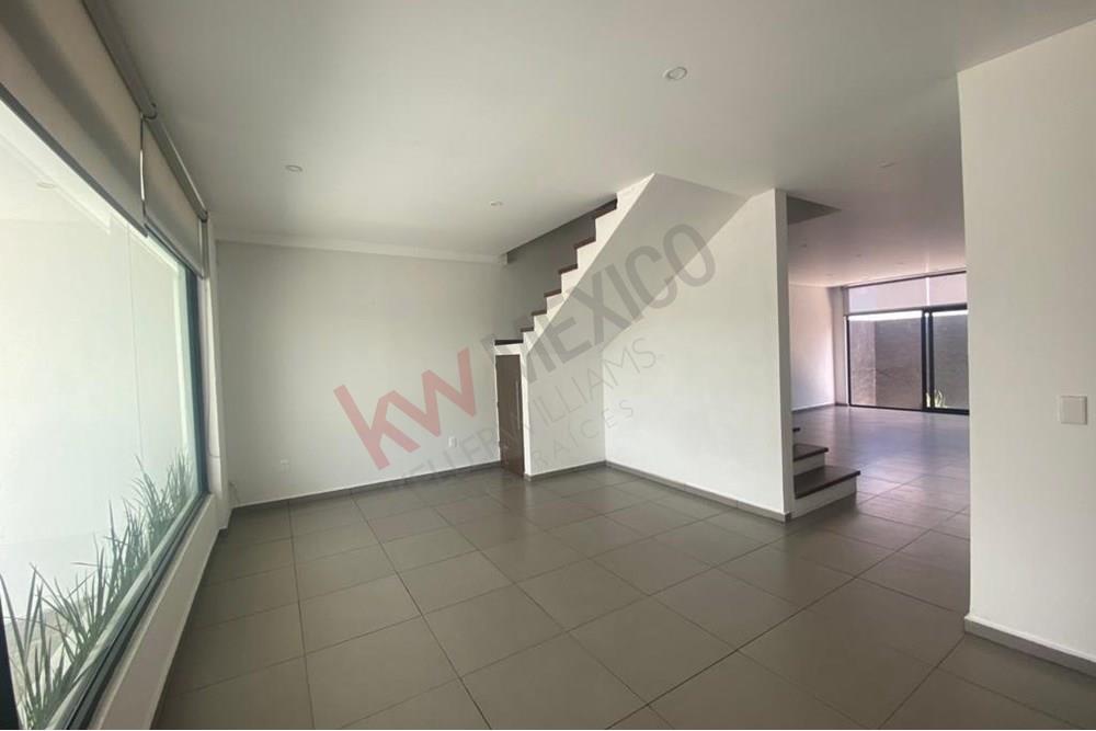 Casa en venta con opcion a 4ta recamara en planta baja, Opuntia, Zibatá.