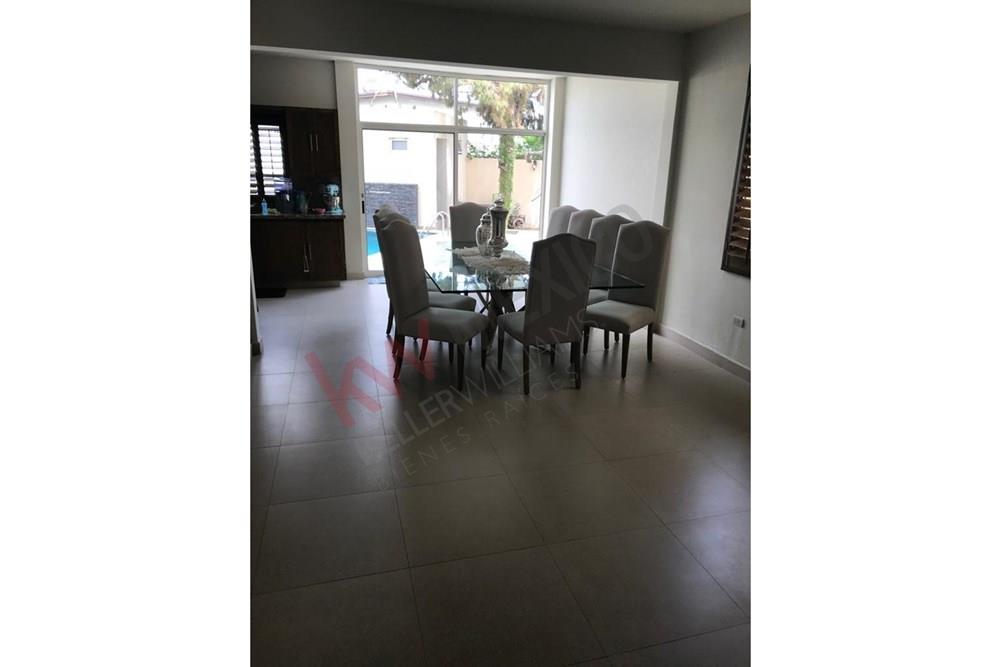 CASA CON  ALBERCA PARA DISFRUTAR EN PRIVACIDAD  EN COLINAS DE SAN JERÓNIMO. MONTERREY NUEVO LEÓN