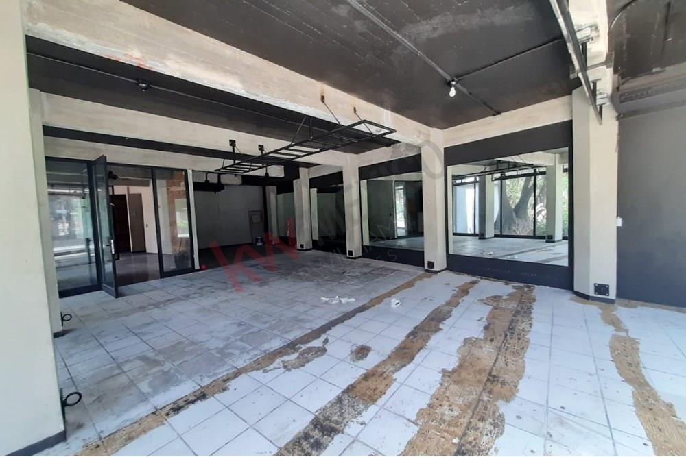LOCAL COMERCIAL DE 162 m2 A NIVEL DE CALLE CON DOS FRENTES SOBRE AV SAN ANTONIO Y DAKOTA RESPECTIVAMENTE