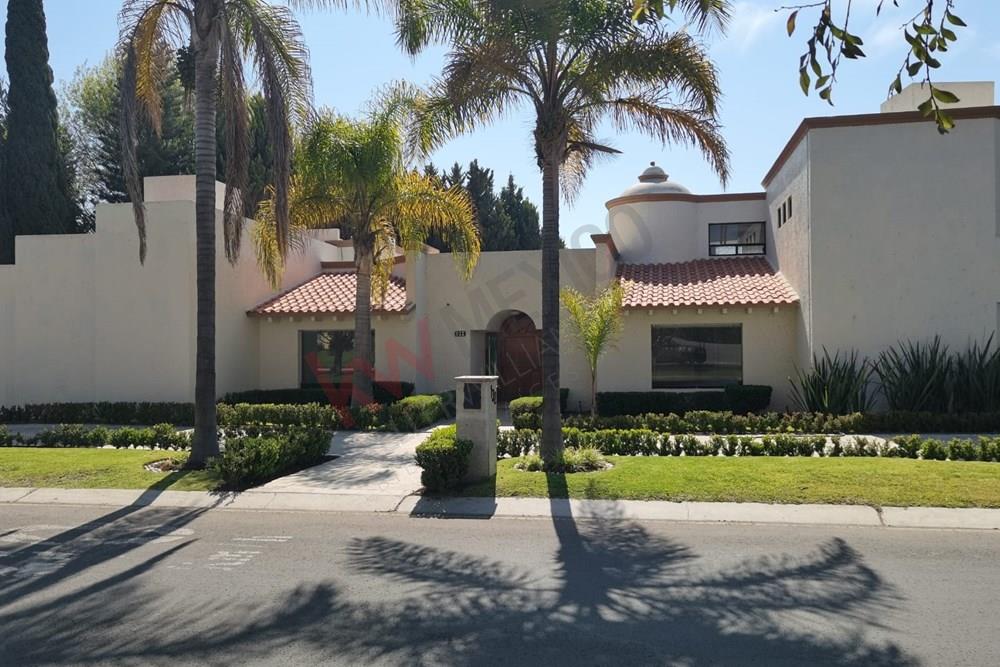 Casa en Venta en Campanario Inmobiliaria MAVA, al sur de la ciudad de Querétaro