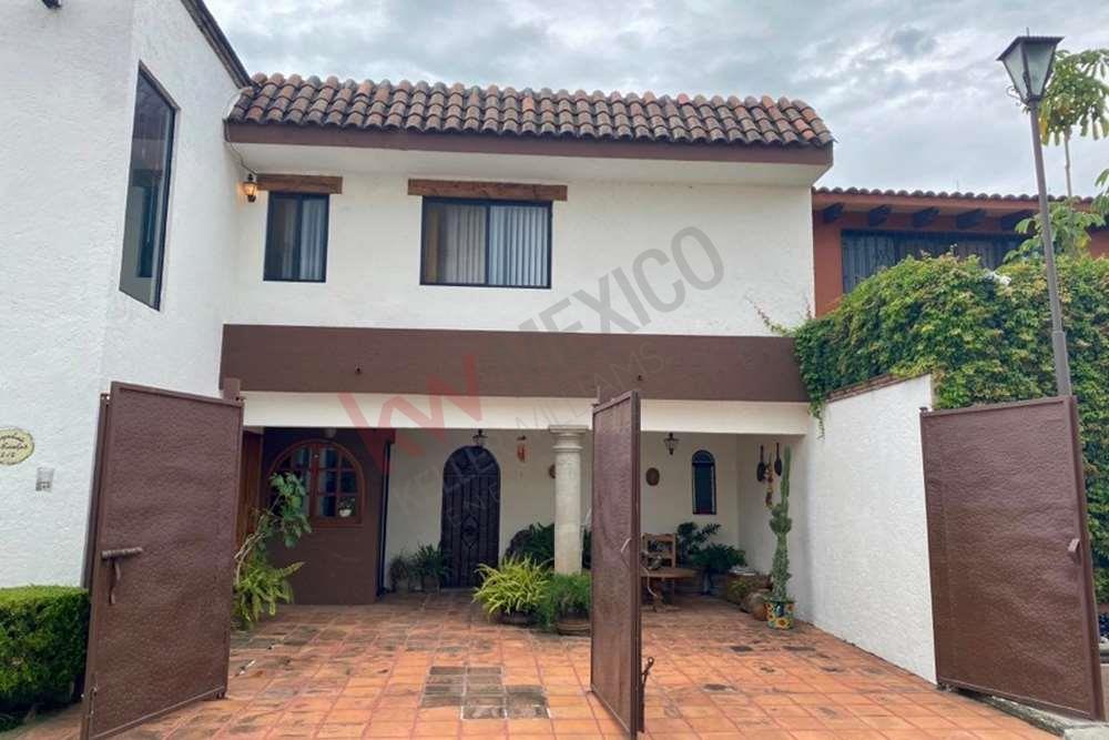 Casa en VENTA, en fraccionamiento, al norte de Cuernavaca Morelos.