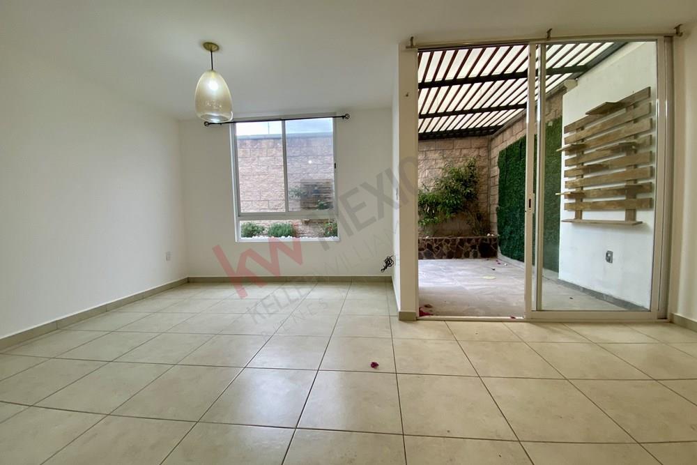 ZAKIA, CASA EN RENTA DE 3 RECÁMARAS, 2 BAÑOS, TERRAZA TECHADA, DENTRO DE CONDOMINIO!