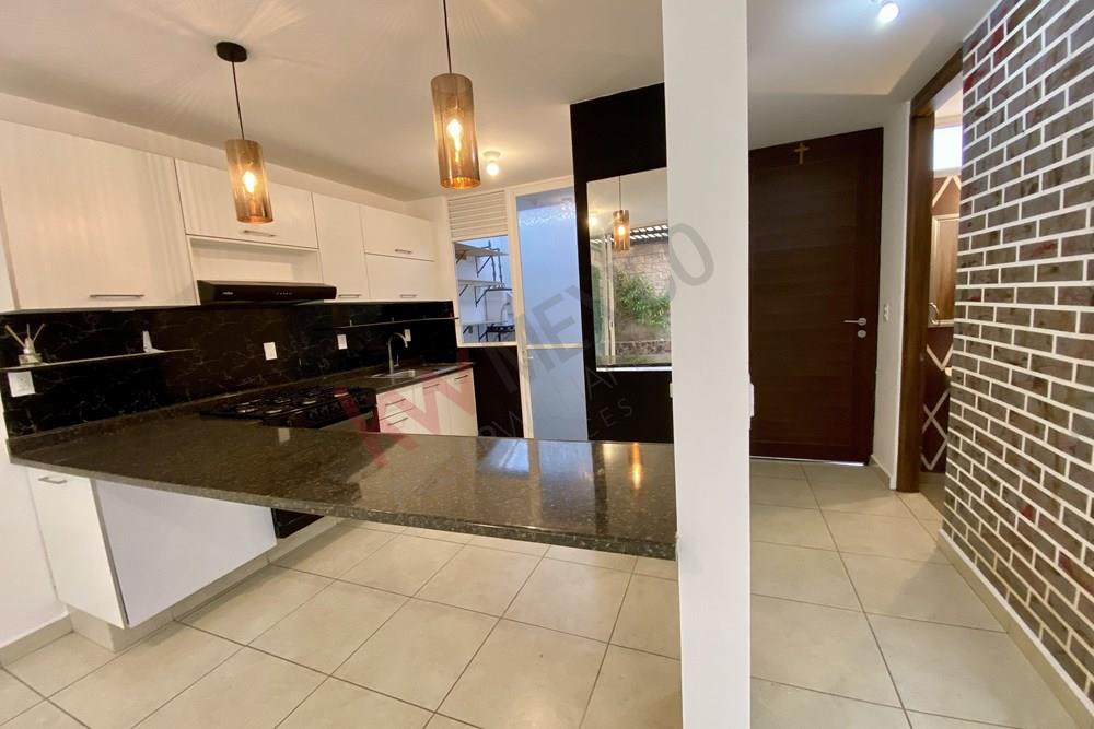ZAKIA, CASA EN RENTA DE 3 RECÁMARAS, 2 BAÑOS, TERRAZA TECHADA, DENTRO DE CONDOMINIO!