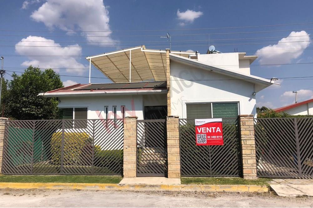 VENTA CASA JARDÍN Y JACUZZI EN VERGELES OAXTEPEC 4 RECÁMARAS