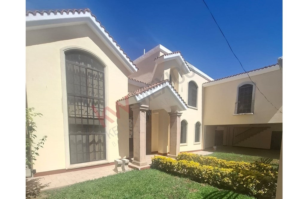 Casa amplia en renta, Portal de Aragon, Saltillo