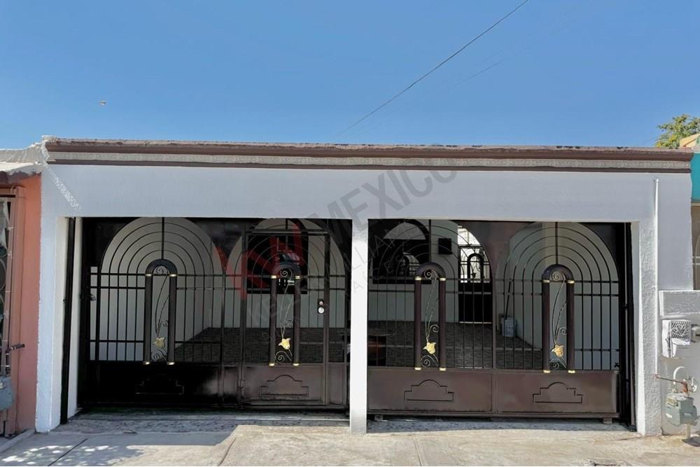 CASA EN RENTA, DETRÁS DE PLAZA SENDERO LAS TORRES🏠