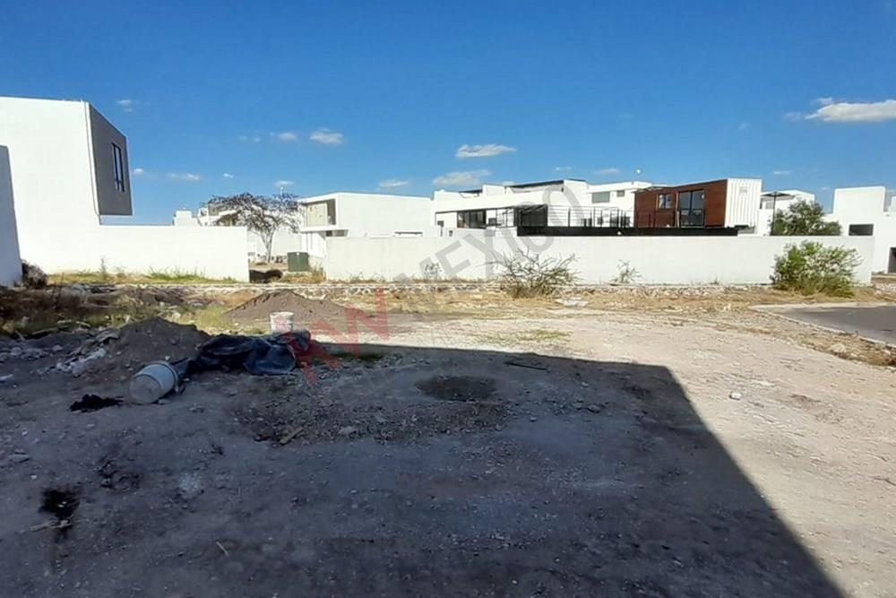 SE VENDE TERRENO ESCRITURADO EN GRAN PRESERVE JURIQUILLA SE VENDE CON PROYECTO Y PLANOS INCLUIDOS (SI TE GUSTA EL PROYECTO)
