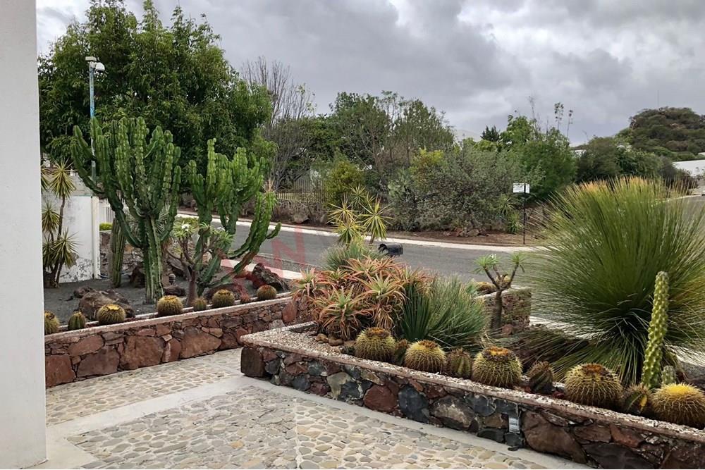 Extraordinaria Casa en Venta, estilo Campestre en Vista Real Corregidora