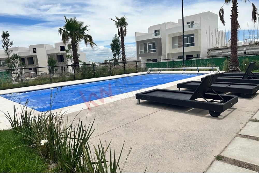 RENTA Casa en Condominio San Junípero, Querétaro. Inmejorable ubicación !!