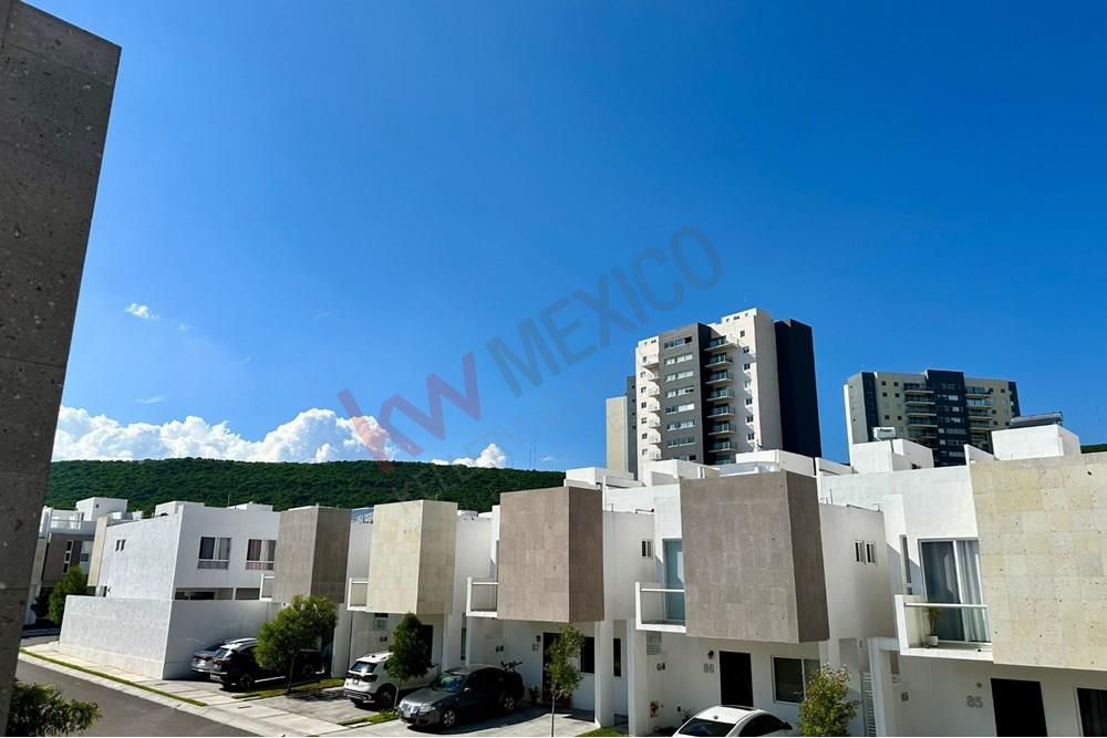 RENTA Casa en Condominio San Junípero, Querétaro. Inmejorable ubicación !!