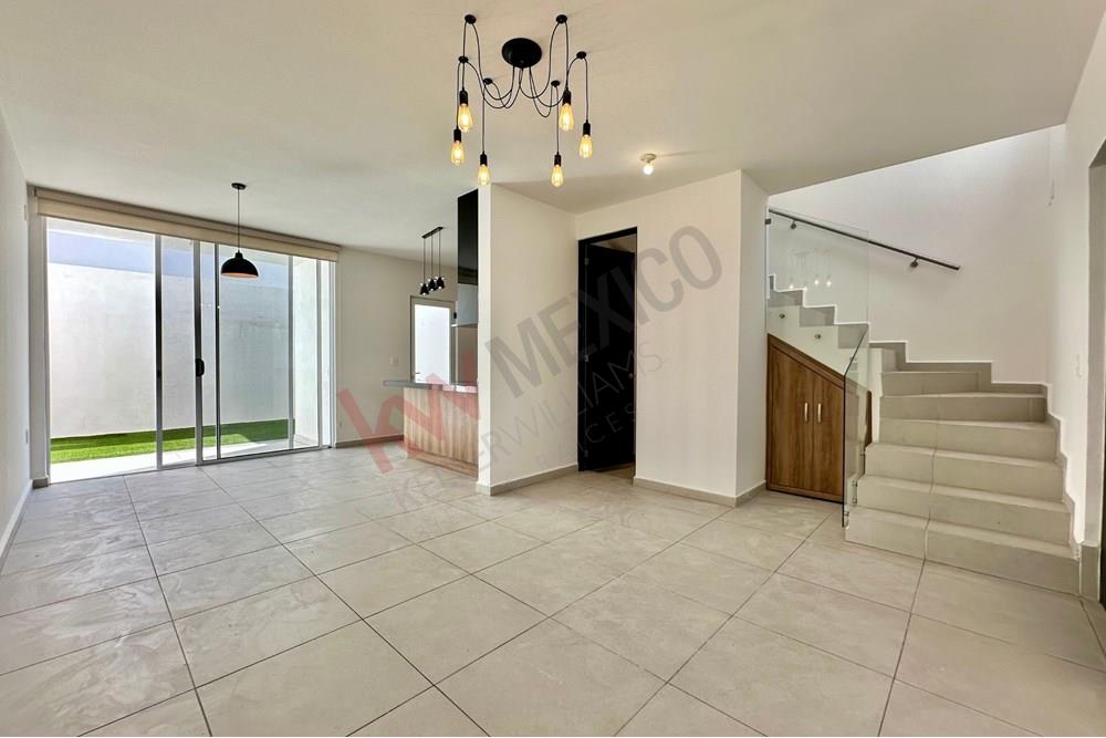 RENTA Casa en Condominio San Junípero, Querétaro. Inmejorable ubicación !!