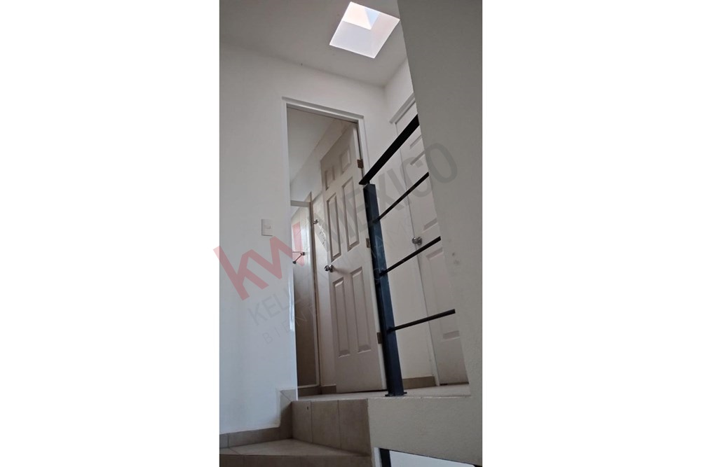 CASA EN VENTA EN FRACCIONAMIENTO VIÑEDOS EXCELENTE UBICACIÓN