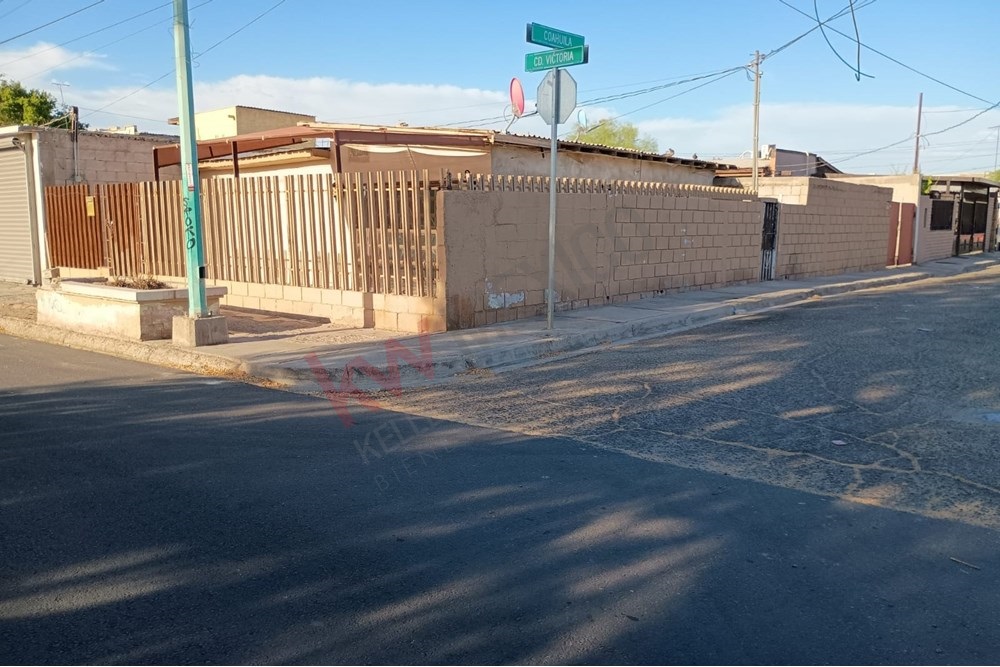 Casa con Uso Comercial en Renta – Centro Civico, Col. Esperanza, Mexicali