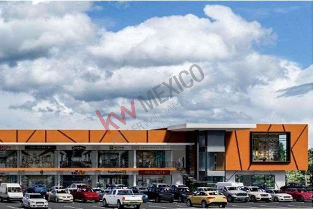 Venta de local comercial en plaza, especial para área de tecnología, Plaza ubicada en Querétaro.