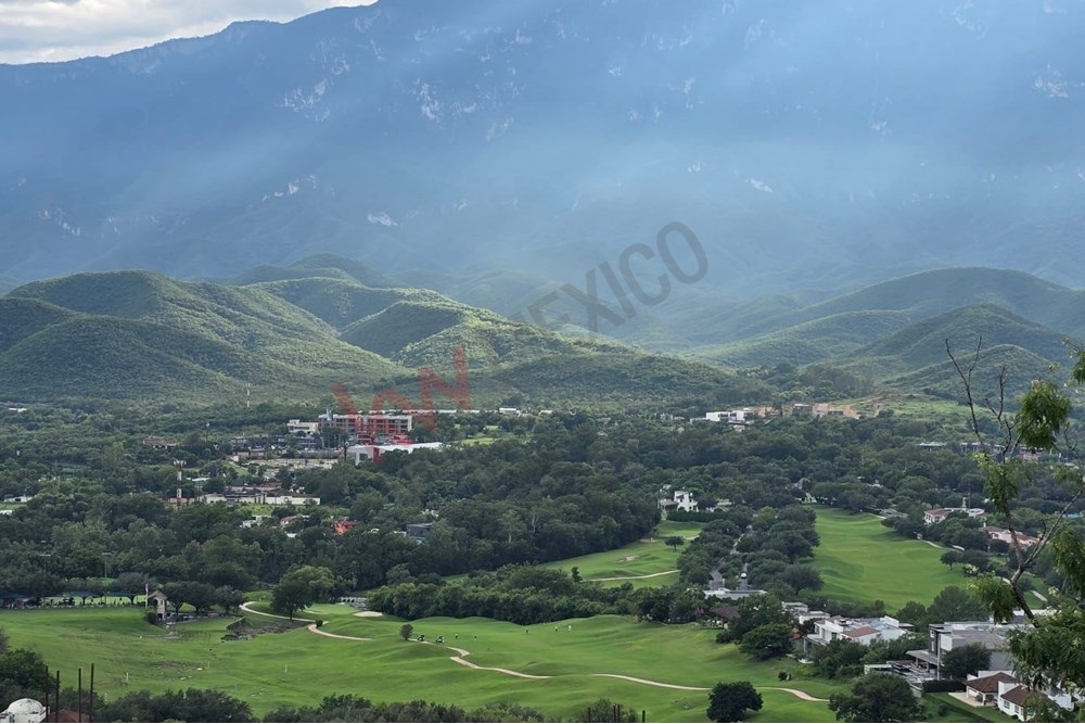 Terreno Descendente en Venta en Hacienda Las Misiones, El Barro, Nuevo León