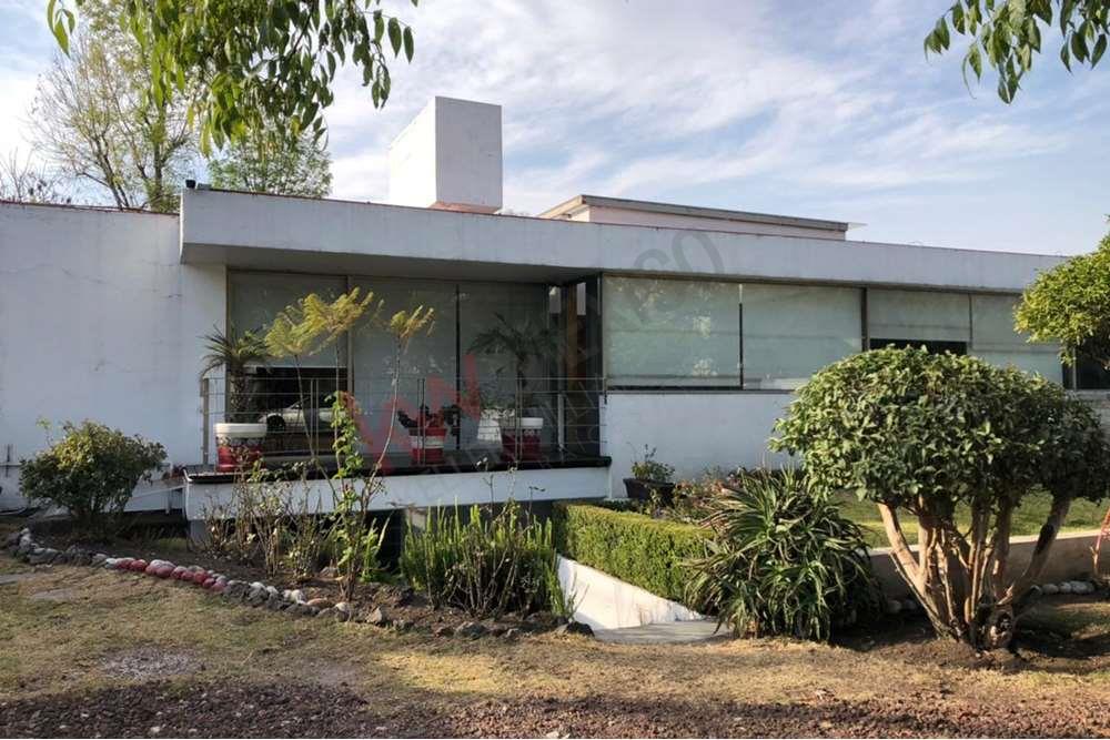 PROPIEDAD CON USO DE SUELO MIXTO, 1310m2 IDEAL OFICINAS. Para inversionistas.