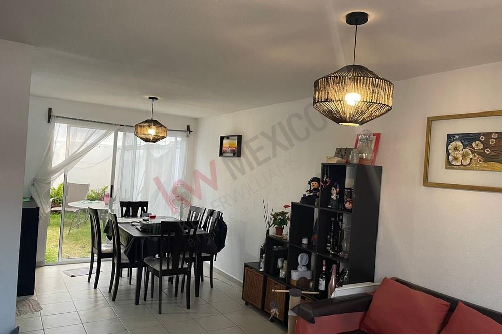 Venta de casa en Fracc. Viñedos Querétaro, excelente oportunidad de  inversión