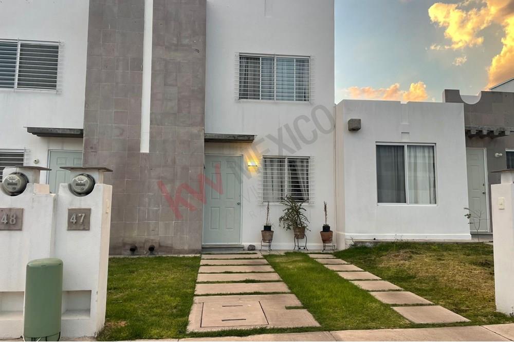 Venta de casa en Fracc. Viñedos Querétaro, excelente oportunidad de  inversión