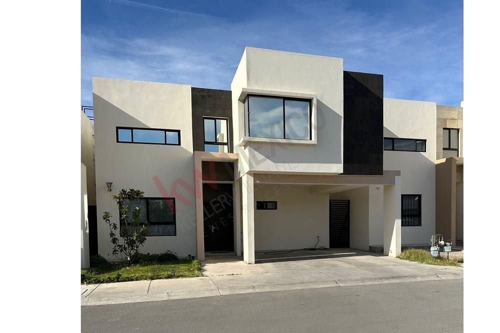 CASA EN RENTA ALTARIA 4 FRACC CON ALBERCA, TERRAZA Y AREA DE PARQUES