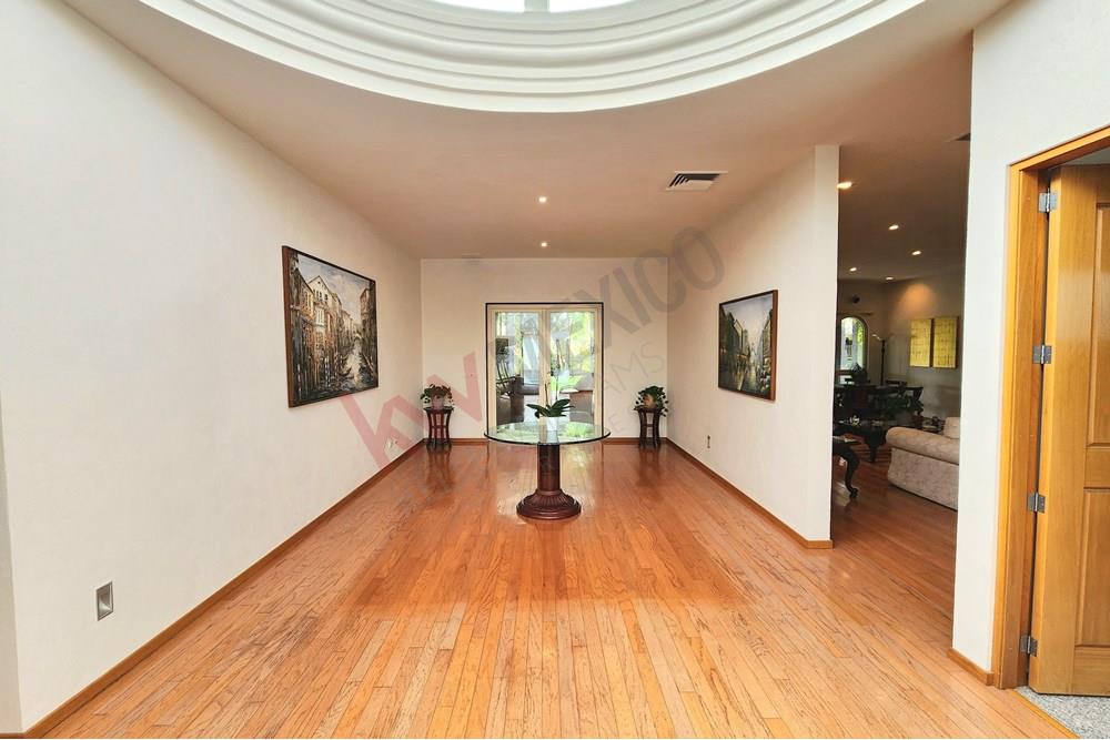 CASA EN RENTA! RESIDENCIA DE UNA PLANTA COLINDANTE A LA PRESA, JURIQUILLA, QRO.