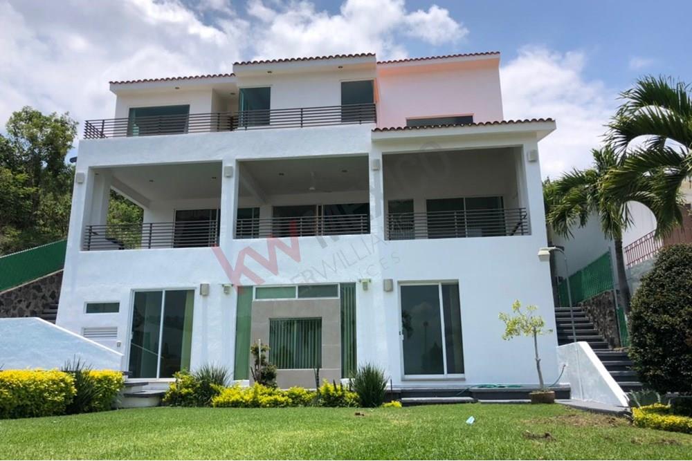 CASA EN VENTA MINIMALISTA GRAN ALTURA Y VISTA PANORÁMICA EN LOMAS DE COCOYOC