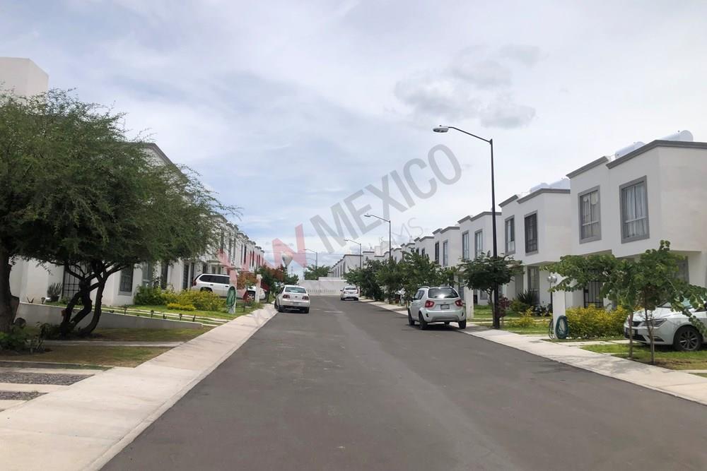 RENTA CASA EN HDA DEL BOSQUE, LOS ÁNGELES, QUÉRETARO