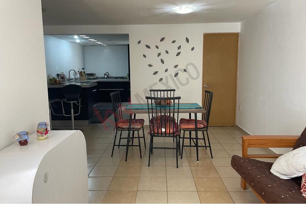 Casa en privada con excedente de terreno y recamara en planta baja, Los Huertos, Querétaro