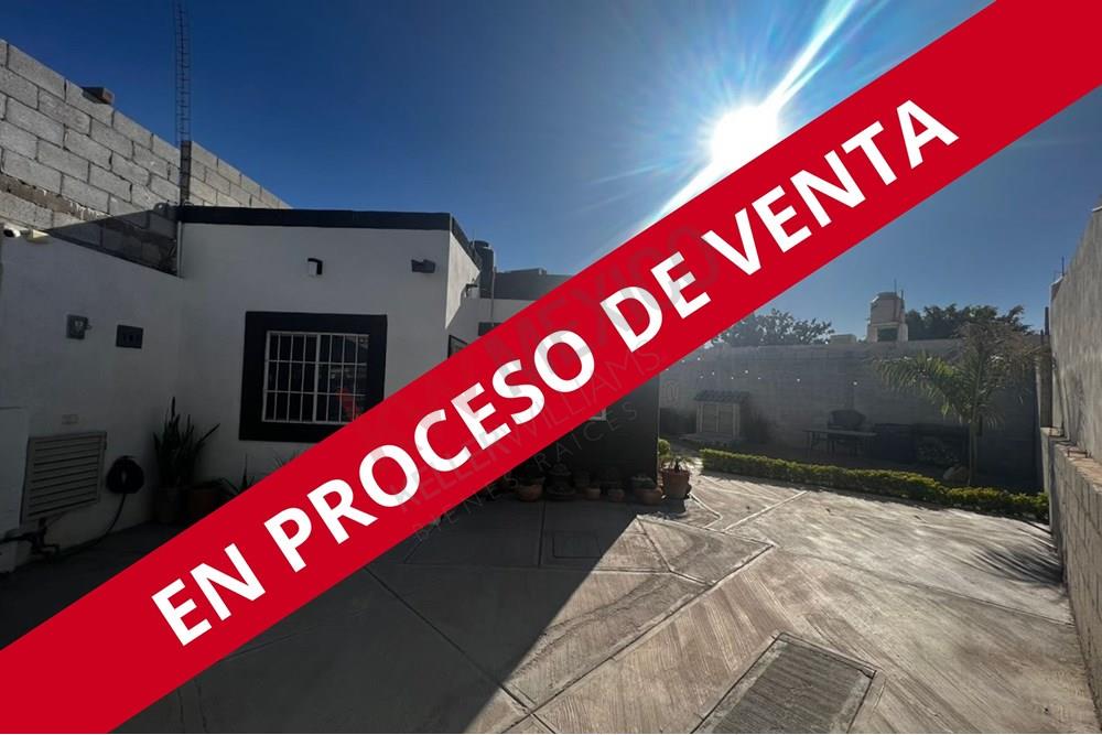 Casa en venta con terreno excedente en Loma Real, al Oriente de Torreón,  Coahuila