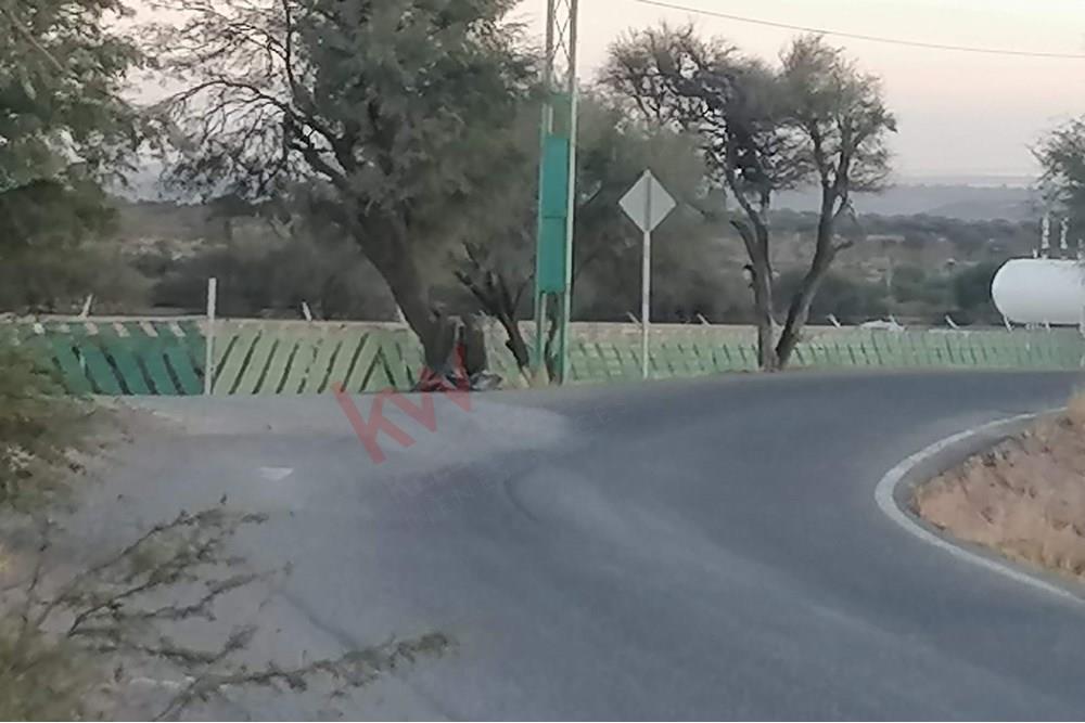 VENTA DE 2.28 HECTÁREAS CON USO INDUSTRIAL, CON TODOS LOS SERVICIOS A 2 KILÓMETROS DE LA CARRETERA MEXICO-QUERETARO