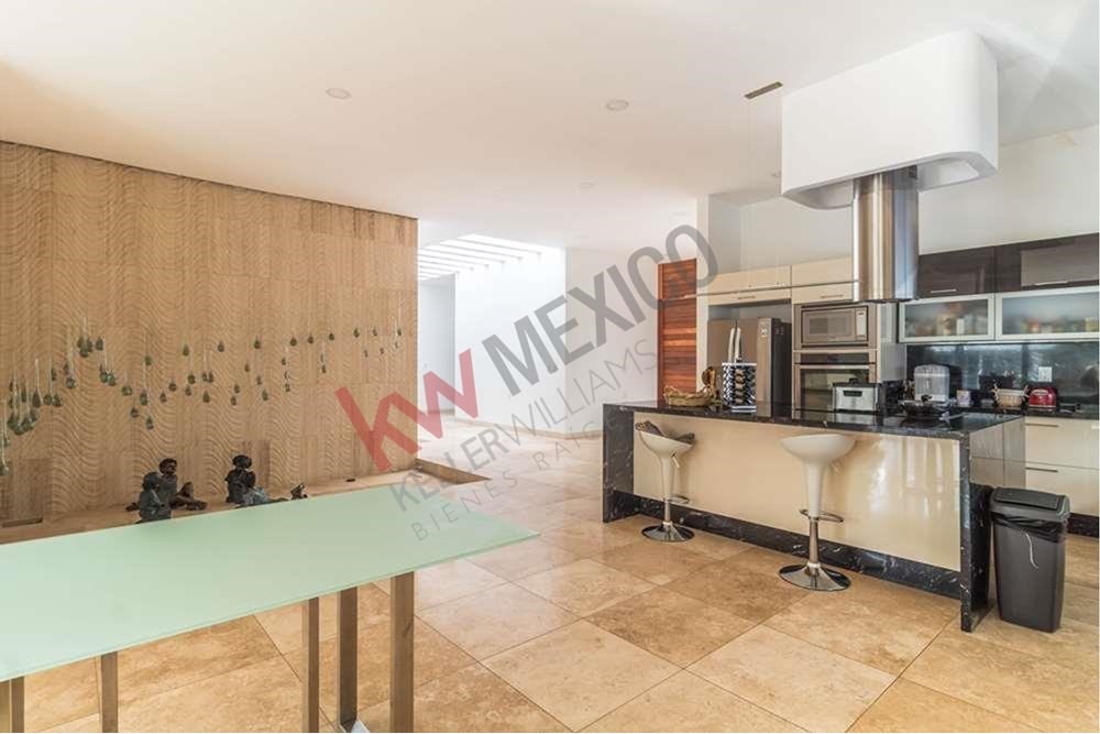Casa con alberca en Renta en Fraccionamiento Jurica, Querétaro