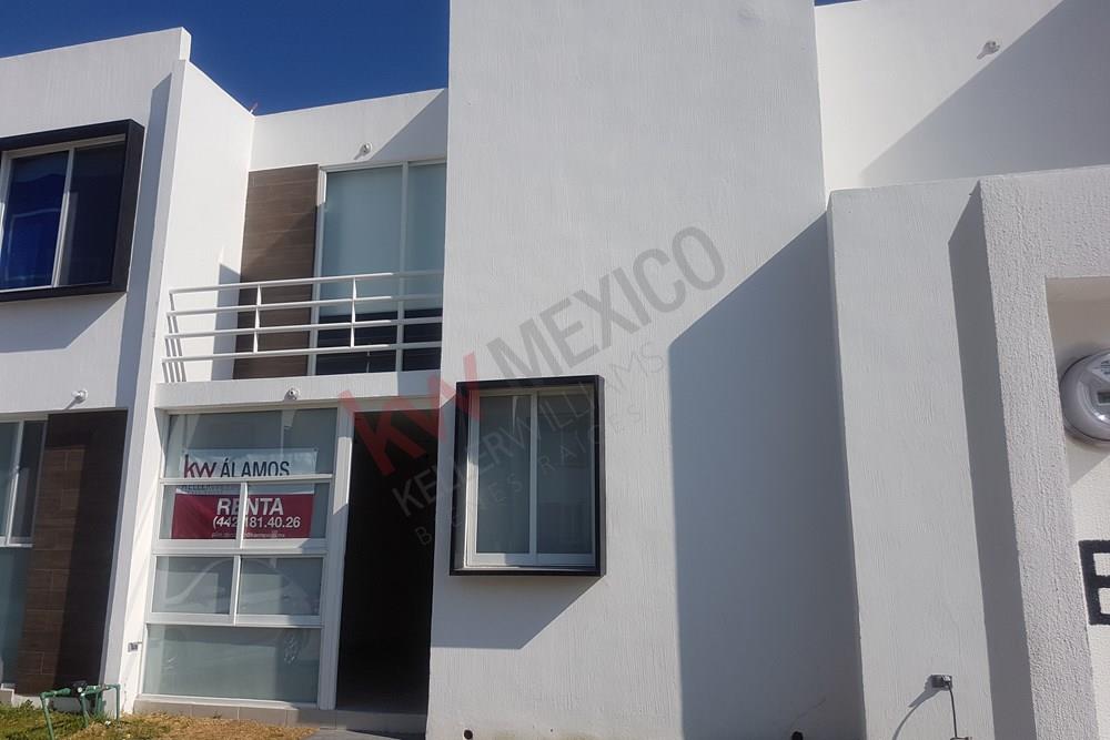 Rento casa en La Vida, Corregidora Querétaro con recámara en planta baja $8,600