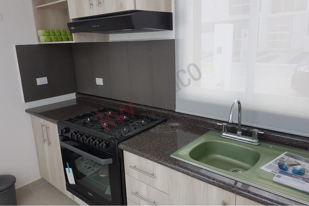 Rento casa en La Vida, Corregidora Querétaro con recámara en planta baja $8,600
