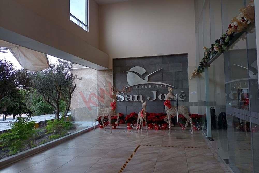 Excelentes consultorios en renta en la nueva etapa del Hospital San Jose en Av. Constituyentes, Qro.
