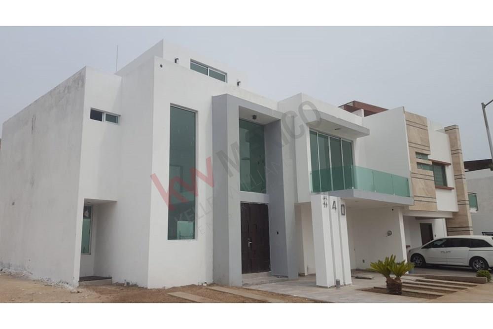 Casa en RENTA con vista panoramica en Coto Concordia