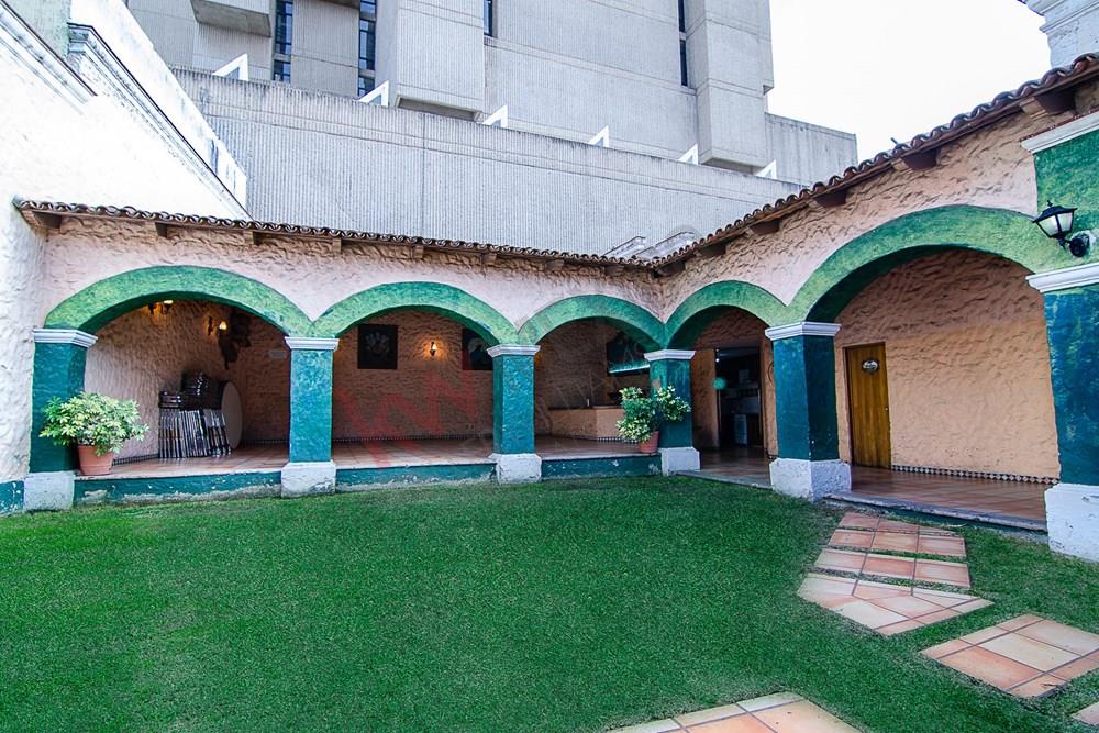 SE VENDE CASA EN ALCALDE EN ZONA CENTRO DE GUADALAJARA.
