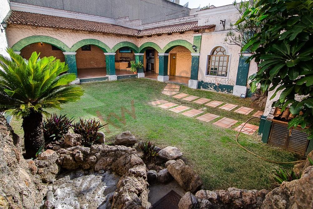 SE VENDE CASA EN ALCALDE EN ZONA CENTRO DE GUADALAJARA.