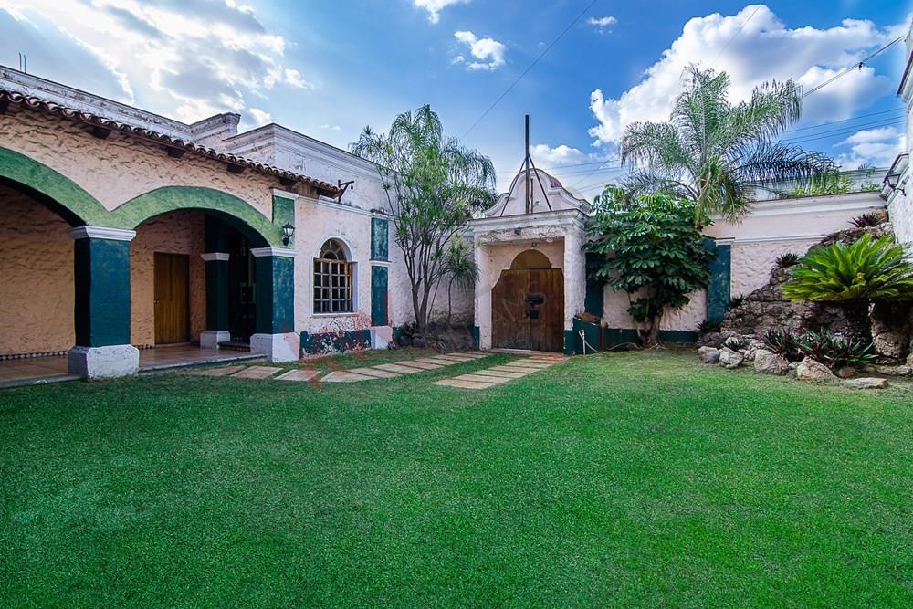 SE VENDE CASA EN ALCALDE EN ZONA CENTRO DE GUADALAJARA.