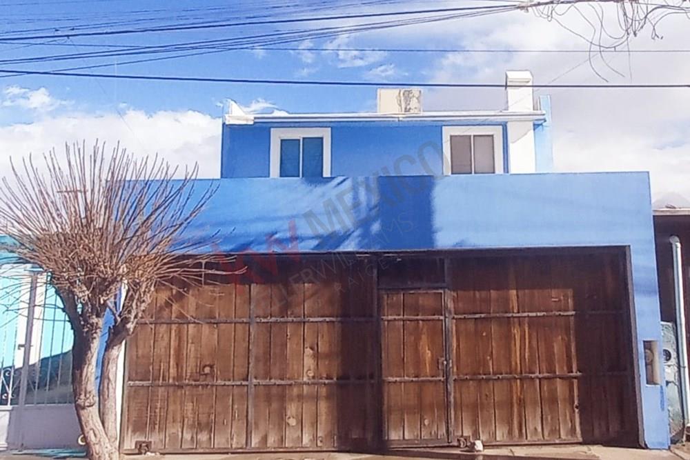 Amplia casa en Parajes de Oriente