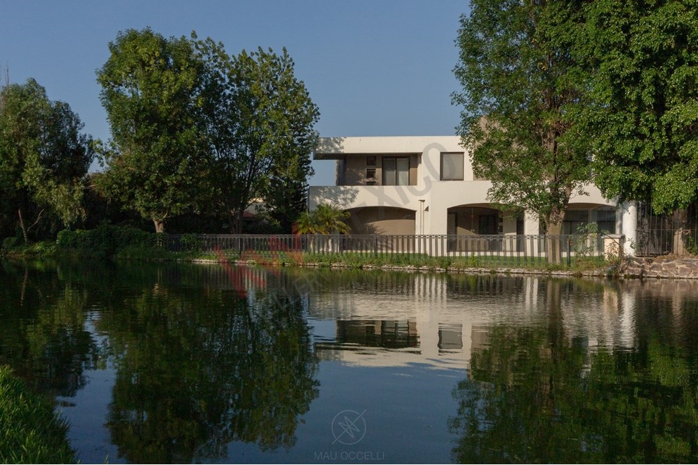 CASA EN RENTA EN CAMPANARIO COLINDA AL CAMPO DE GOLF Y LAGO