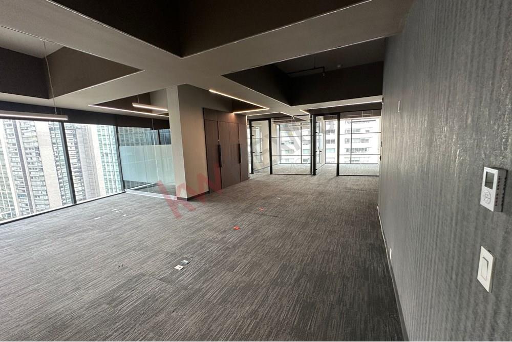 En DownTown Santa Fe se Renta Oficina A+ de 189m2, acondicionada