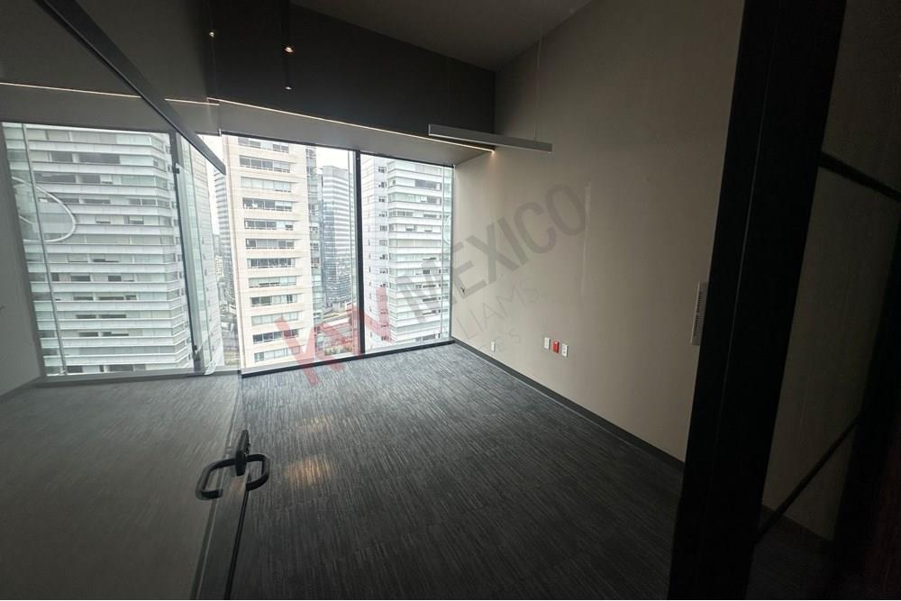 En DownTown Santa Fe se Renta Oficina A+ de 189m2, acondicionada