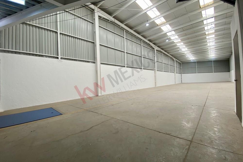 RENTA DE NAVE INDUSTRIAL DE 556M2 DENTRO DE MICRO PARQUE! EXCELENTE UBICACIÓN!