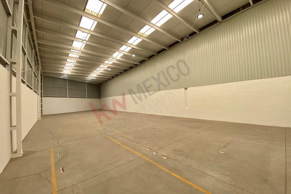 RENTA DE NAVE INDUSTRIAL DE 556M2 DENTRO DE MICRO PARQUE! EXCELENTE UBICACIÓN!