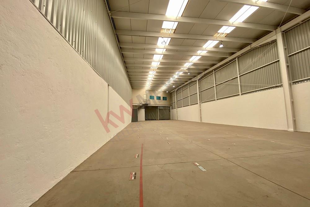 RENTA DE NAVE INDUSTRIAL DE 556M2 DENTRO DE MICRO PARQUE! EXCELENTE UBICACIÓN!
