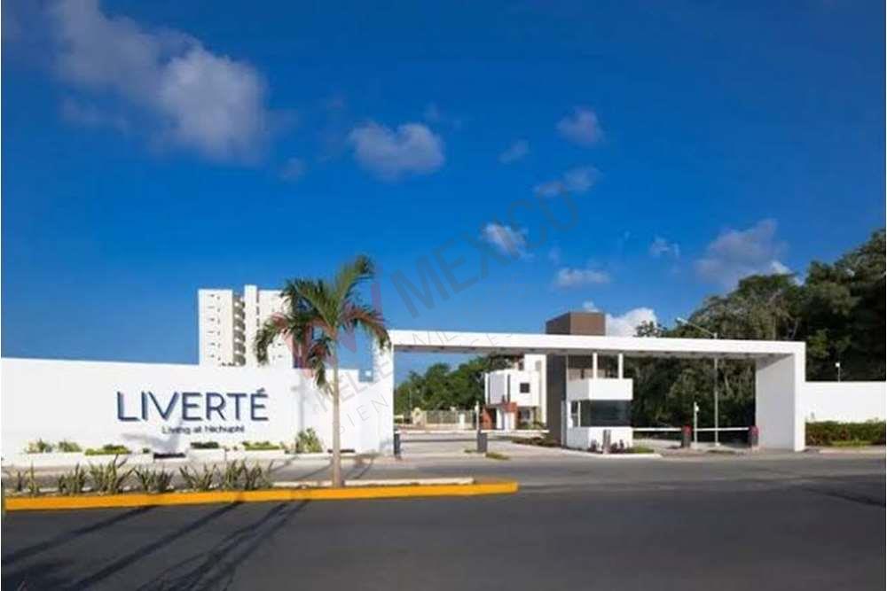 Oportunidad departamento en venta Liverte a 2 min de la Gran Plaza de Cancun.