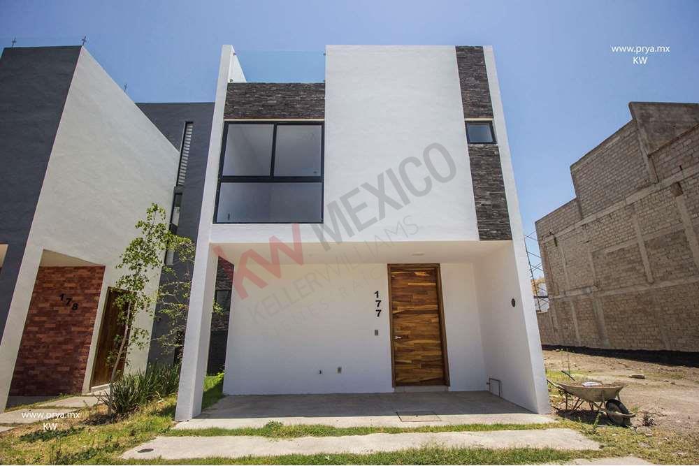 Casa en venta plusvalía y diseño en Valle Imperial Zapopan,