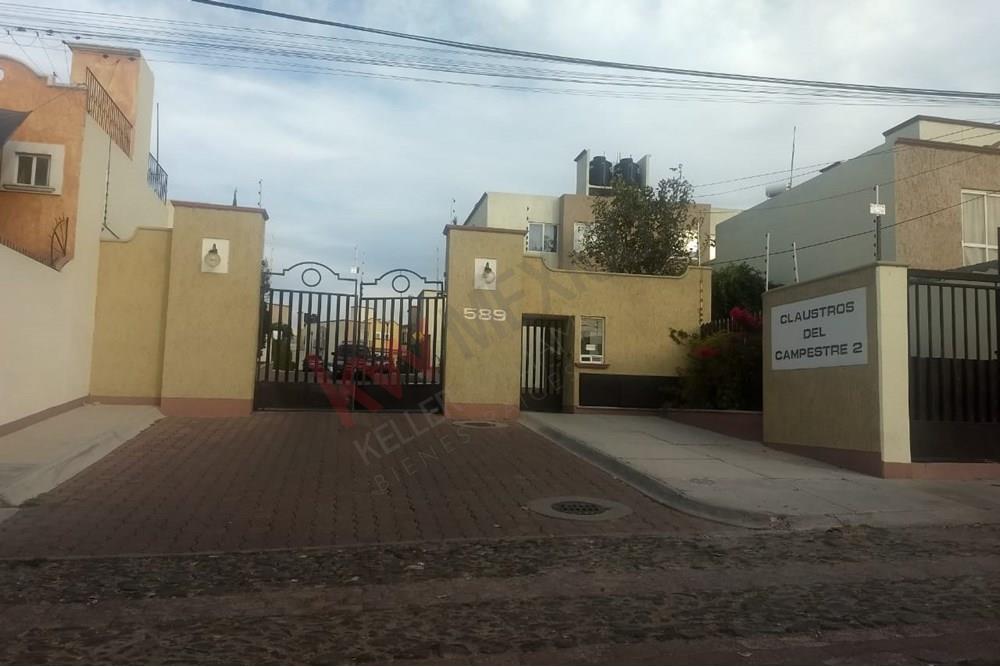 CASA EN RENTA, TOTALMENTE AMUEBLADA Y EQUIPADA, EN CORREGIDORA QUERETARO.