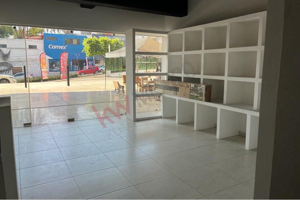 Local Comercial en Planta Baja con Terraza en Plaza Nueva, Tlaltenango,  Morelos.