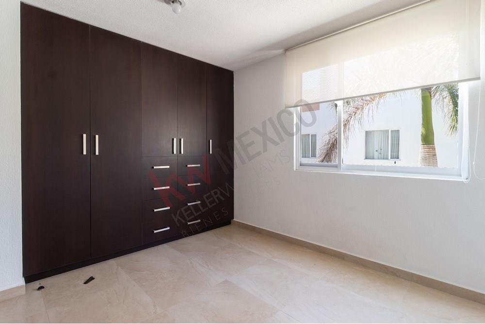 Renta de casa en Condominio Dos Caprichos Santa Fe Juriquilla  con 4 recámaras